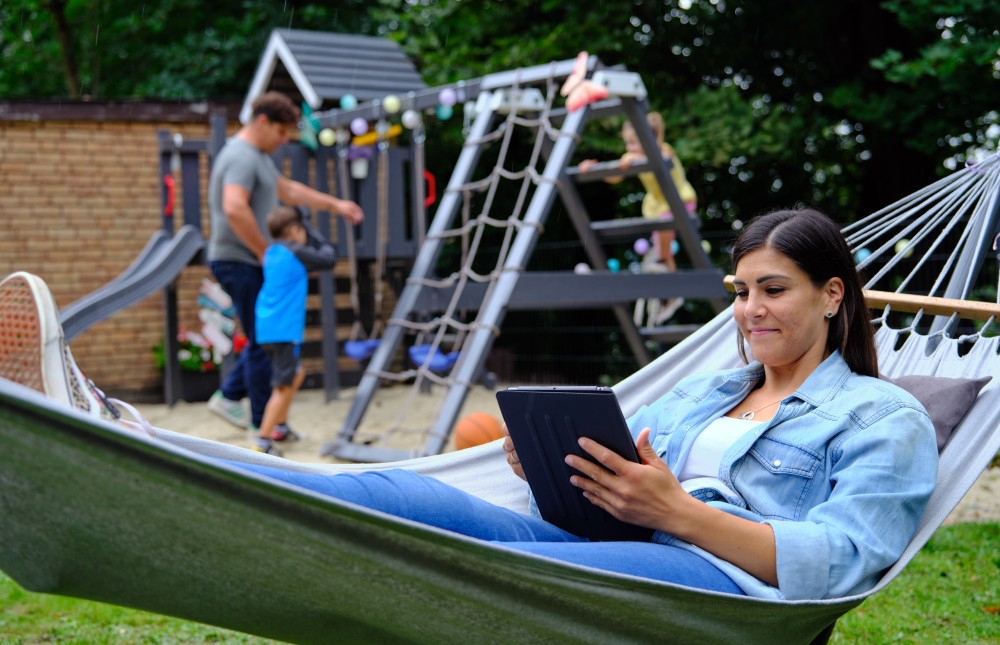 Bezpieczna wieża zabawowa w domu: jak zadbać o bezpieczeństwo i dobrą zabawę w ogrodzie